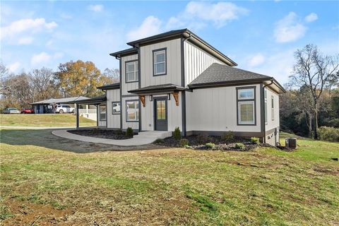 A home in Murrayville