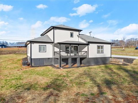 A home in Murrayville