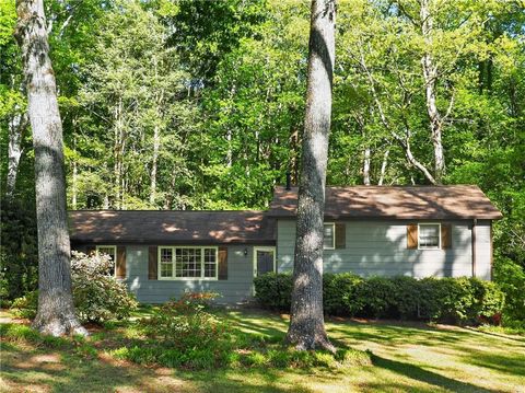 Photo of 1912 King Arthurs Court, Marietta, GA 30062 (MLS # 7750858)