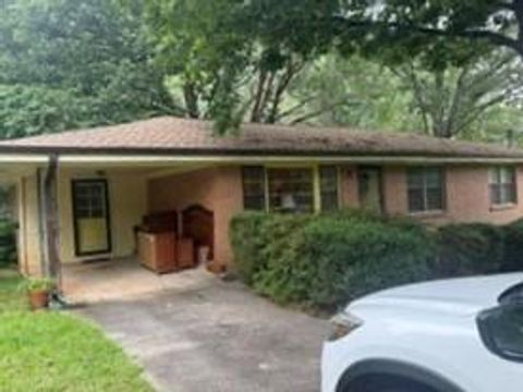 Homes For Sale - 121 Dogwood Lane<br/> Lawrenceville, GA 30046