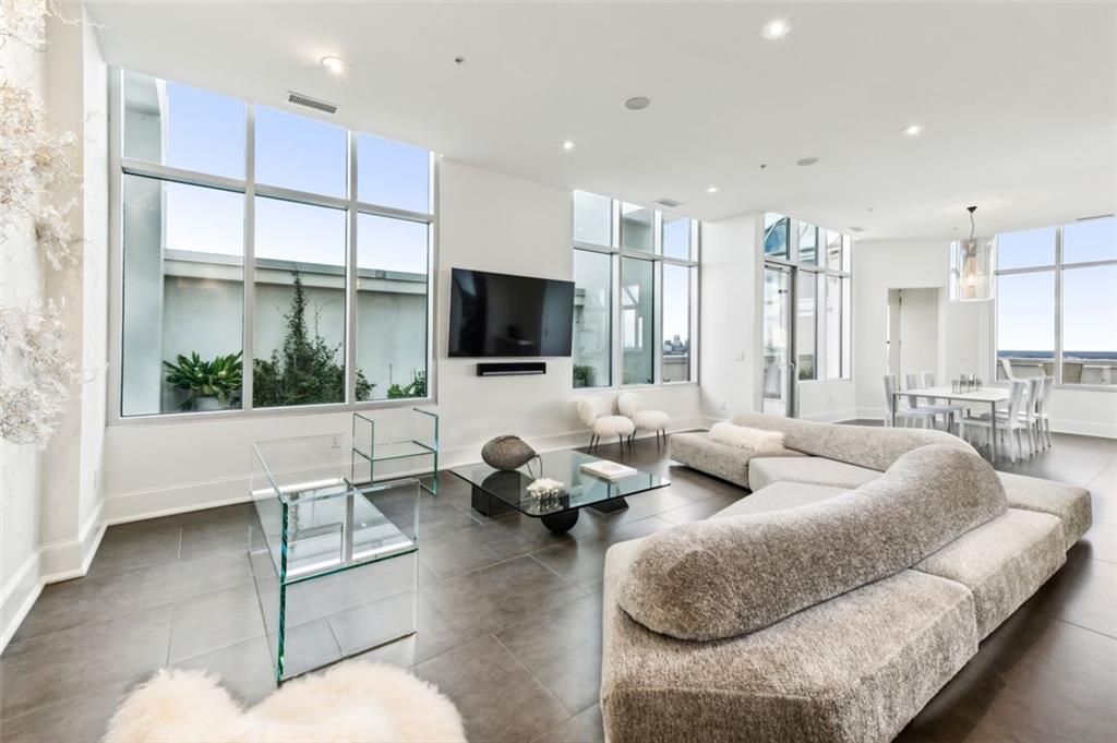 2828 Peachtree Road NW PH3300