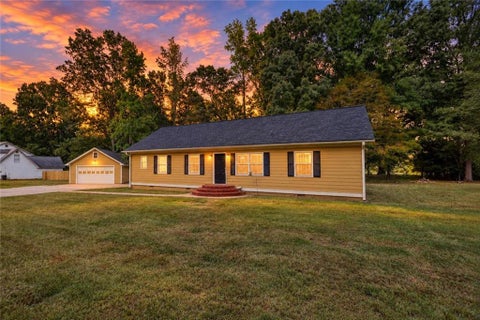 Homes For Sale - 150 Alcovy Crossing Drive<br/> Covington, GA 30014