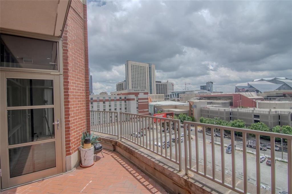 250 Park Avenue West NW 903