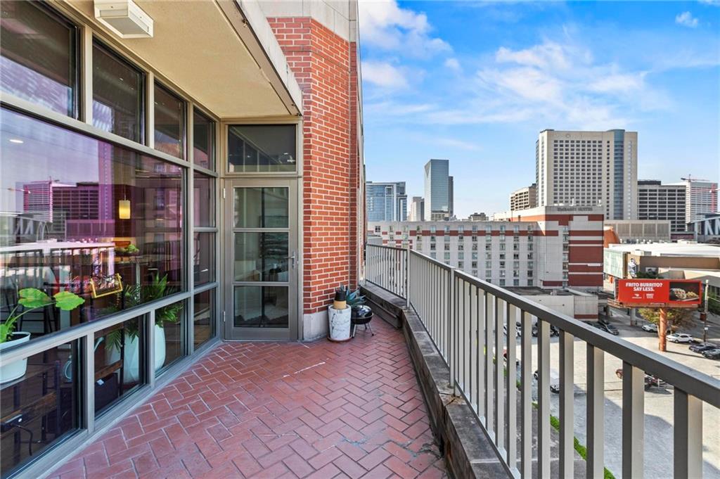 250 Park Avenue West NW 903
