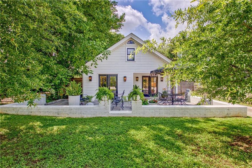 Charming Fully Renovated Bungalow in Grant Park!
Welcome to this beautifully renovated 3-bedroom, 1-bath home located in one of Atlanta’s most vibrant and walkable neighborhoods.  Facing Grant Park and Zoo Atlanta, this home combines classic charm with modern updates — perfect for those seeking convenience, style, and a strong sense of community. Step inside to discover a bright, open floor plan featuring new flooring, fresh paint, updated lighting, and a fully remodeled kitchen with quartz countertops, stainless steel appliances, and sleek cabinetry. The bathroom has been completely modernized with designer finishes and thoughtful touches throughout. Enjoy morning coffee or evening gatherings on the welcoming front porch or in the fenced backyard — ideal for pets, play, or entertaining. The property is located on a quiet, sidewalk-lined street with easy access to public transportation. You’re just a short walk away from local parks, the Atlanta BeltLine, shops, cafes, and the renowned Zoo Atlanta. Whether you're exploring historic Grant Park or enjoying the neighborhood's growing food and arts scene, this home places you at the heart of it all. Don’t miss this move-in-ready gem in one of Atlanta’s most desirable and connected communities!