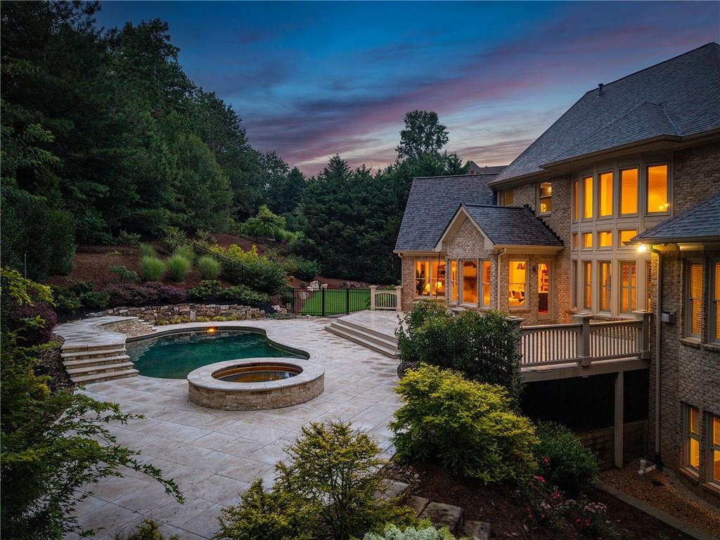 210 Manor Close