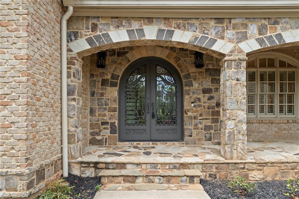 210 Manor Close