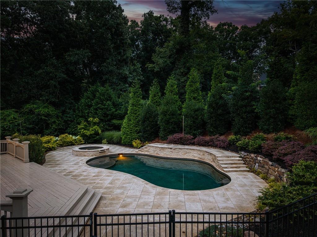 210 Manor Close