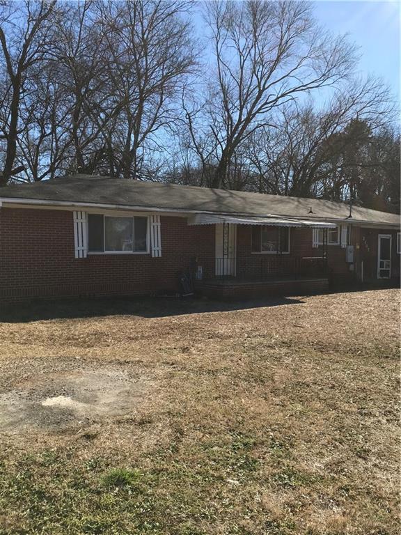 Great investment opportunity with this 4BR/1FB/2HB four-sides brick ranch! Home is currently tenant occupied and will produce immediate cash flow for an investor as a buy/hold OR fix/flip. Generous sized lot with highway frontage and private backyard. Not a short sale or foreclosure so very easy close. Don't miss this amazing investment opportunity in the heart of Rome! Home is sold as is.