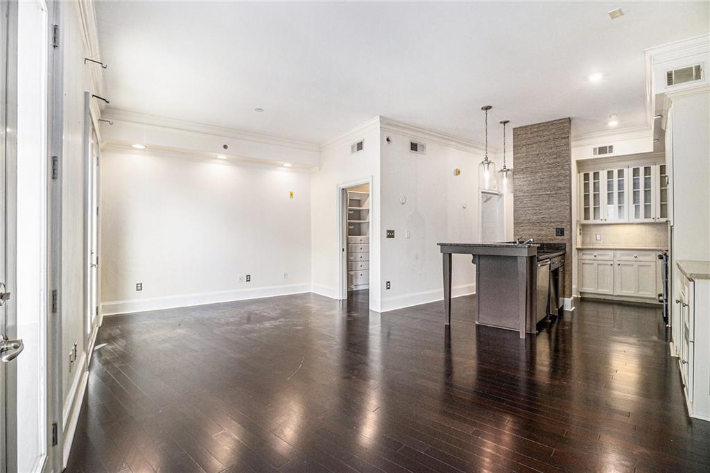 2255 Peachtree Road NE 527