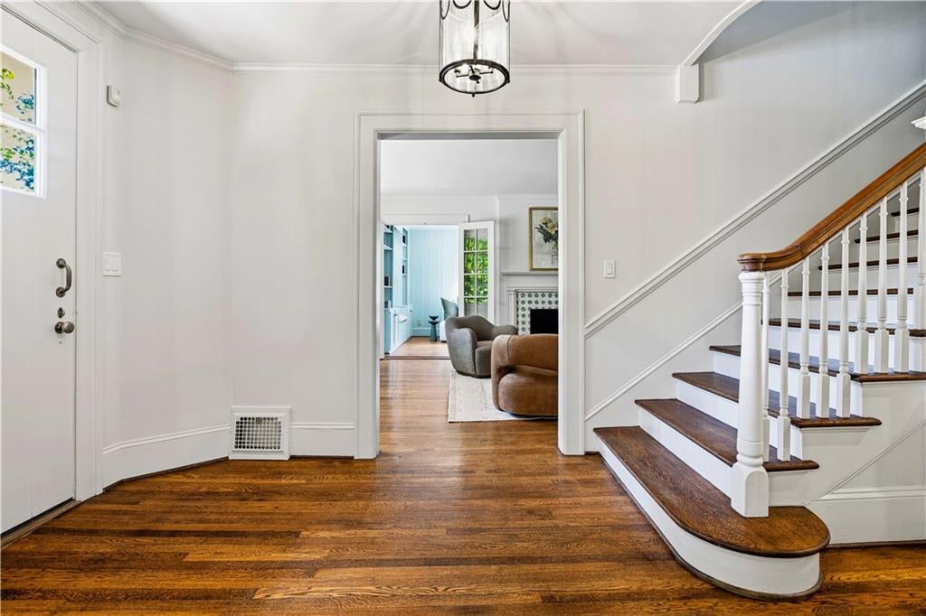9 Palisades Road NE