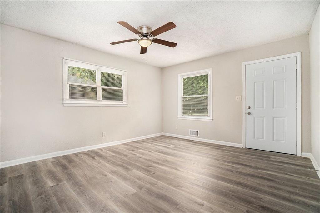 114 HOWELL Drive SW