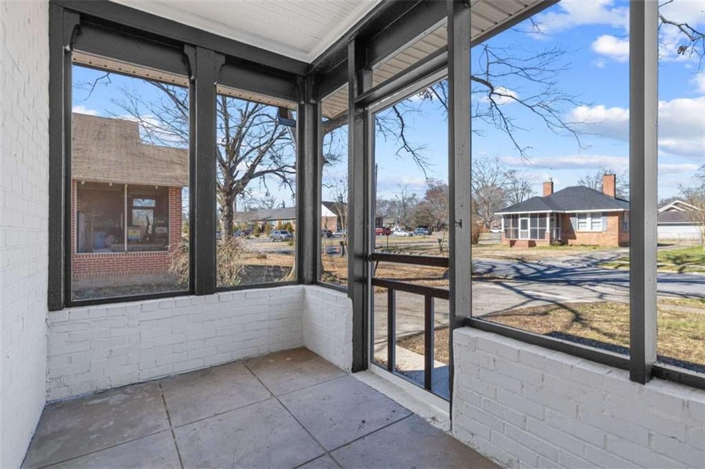3 NE Hickory Street