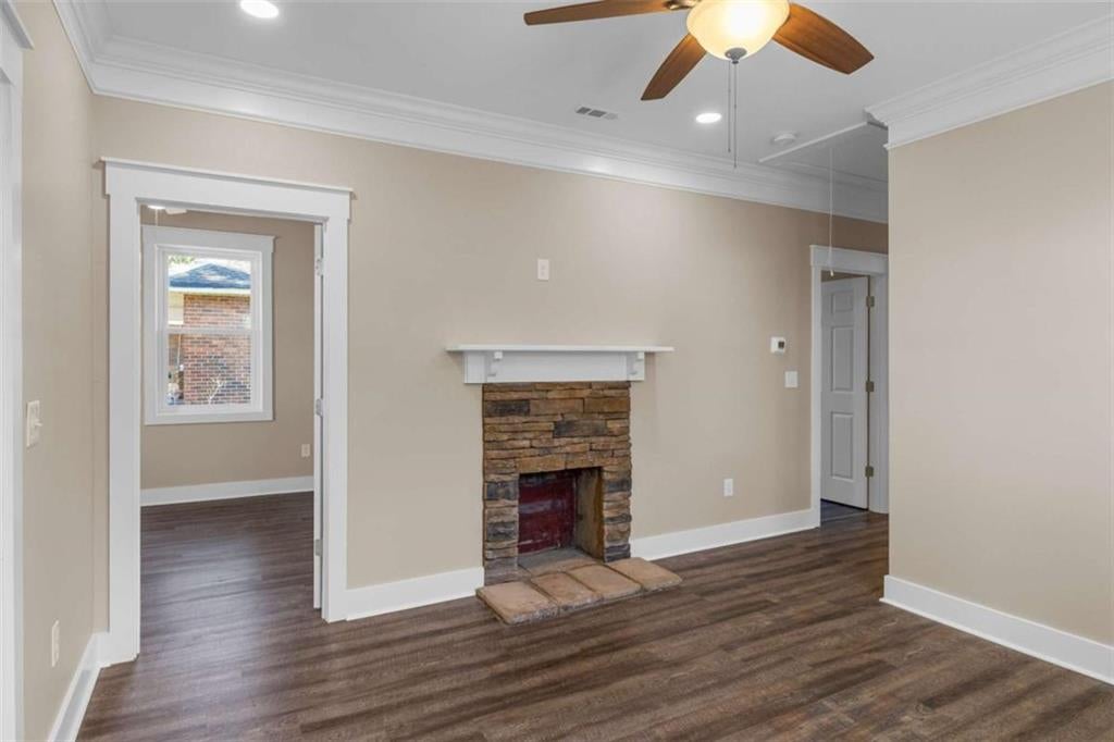 3 NE Hickory Street