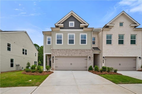 Townhouse For Sale - 3676 Donovan Circle<br/> Loganville, GA 30052