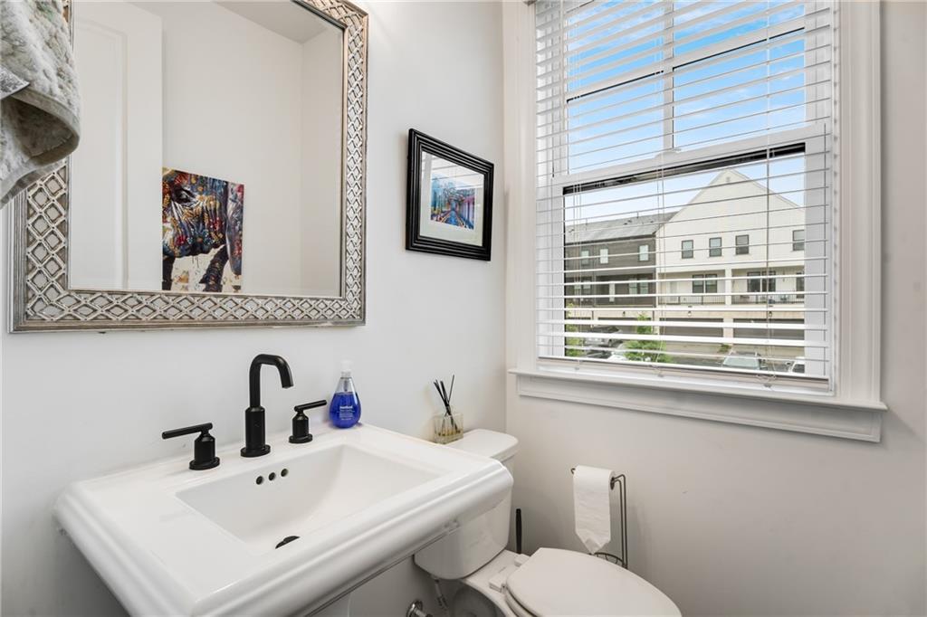 6635 Beacon Drive, Atlanta, Georgia image 17