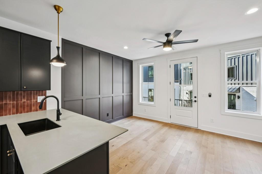 1160 Boulevard SE 13