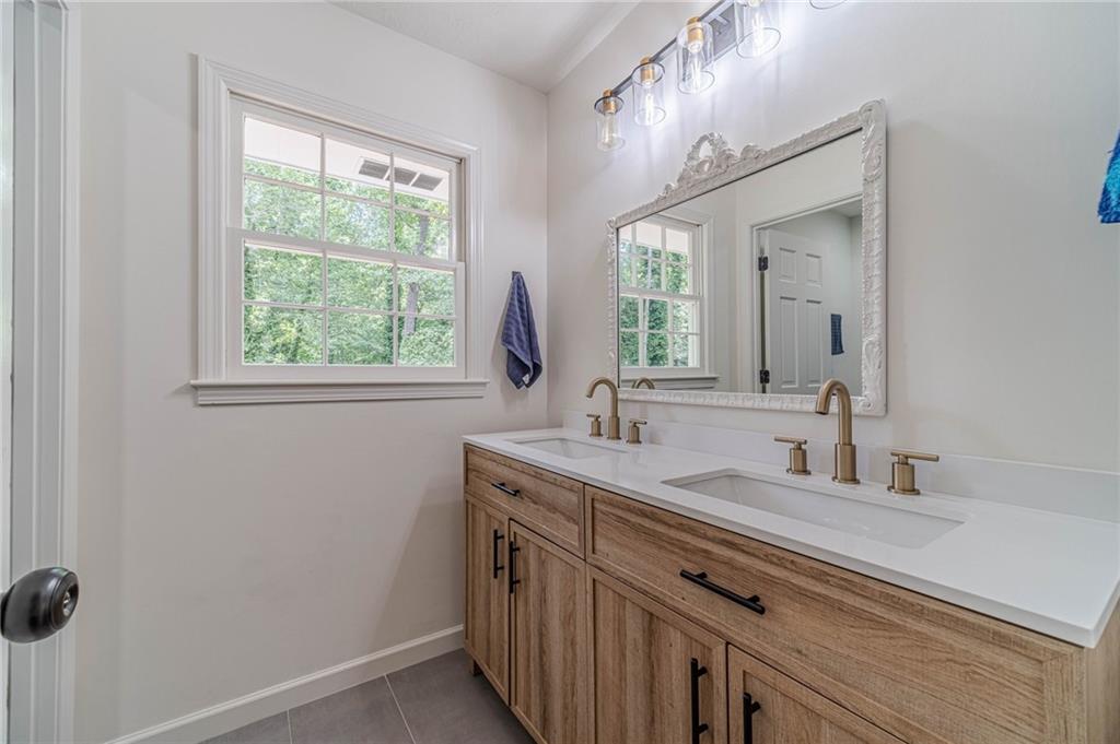 4367 Cedar Wood Drive, Lilburn, Georgia image 37