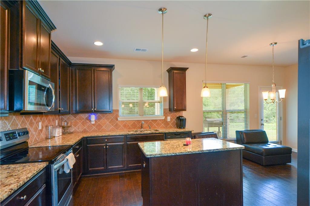 6816 Diamond Drive, Rex, Georgia image 7
