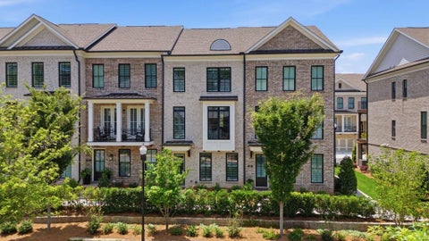 Townhouse For Sale - 260 Briscoe Way<br/> Alpharetta, GA 30009