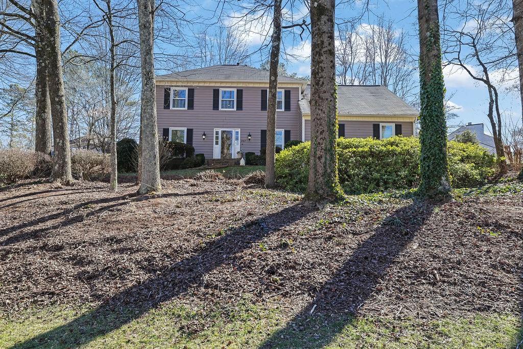Charming 4-Bedroom, 2.5-Bath Home in Desirable East Cobb
Welcome to this delightful 4-bedroom, 2.5-bath home, ideally located in the highly sought-after East Cobb area. Situated on a peaceful cul-de-sac corner lot, this home offers an ideal setting for both growing and established families.
The oversized family room is spacious and inviting, featuring custom-built bookshelves and a cozy fireplace—perfect for family gatherings and quiet evenings at home. The kitchen is both functional and warm, offering a wonderful space for preparing weeknight meals or entertaining friends.
Step outside to the expansive screened-in back porch, a versatile space that can be enjoyed year-round. The backyard also boasts a large deck, perfect for grilling, relaxing, or simply enjoying the serene surroundings on warm summer evenings.
Upstairs, you'll find a generously sized master suite with a beautifully designed bathroom and a large walk-in closet. Three additional spacious bedrooms provide ample room for family and guests.
Located within the top-rated Sprayberry High School district, this home is truly a gem.
Don't miss the opportunity to make it your new home—schedule your showing today!