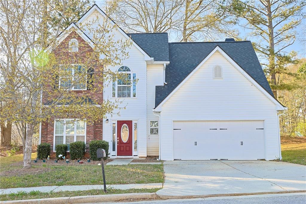 910 Lakeside Court, Loganville, Georgia image 2