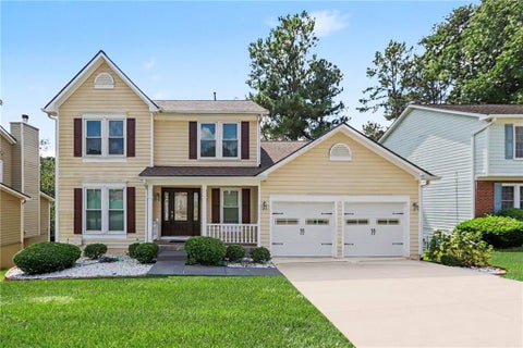Homes For Sale - 1975 Wynhurst Crossing<br/> Stone Mountain, GA 30088