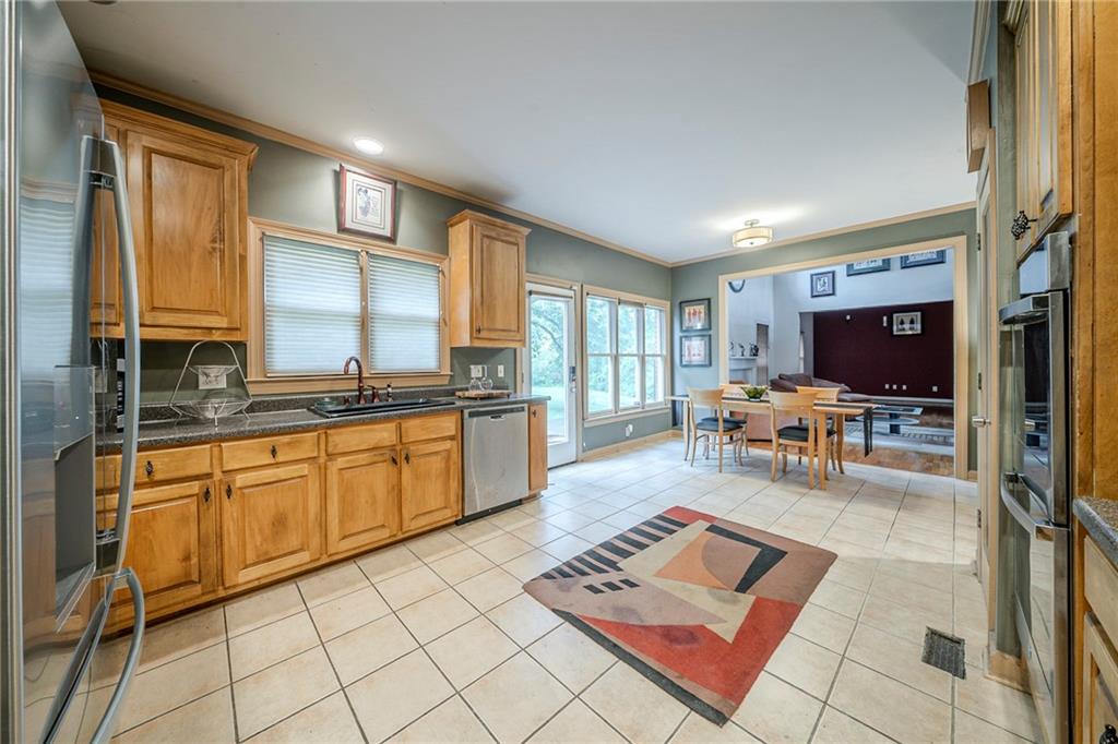 5610 Mountain Meadow Court, Stone Mountain, Georgia image 9
