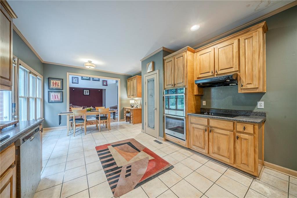 5610 Mountain Meadow Court, Stone Mountain, Georgia image 8