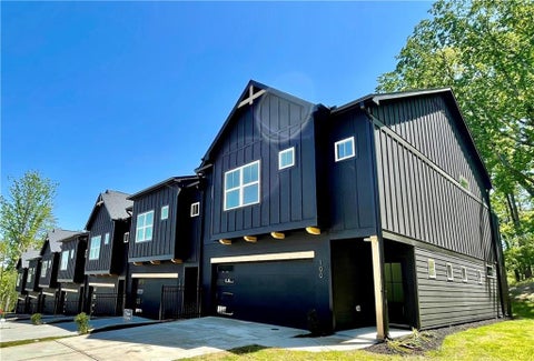 Townhouse For Sale - 116 Waterview Court<br/> Waleska, GA 30183