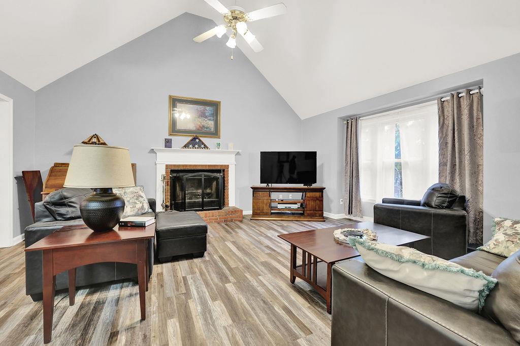 1243 Palm Ridge Trce