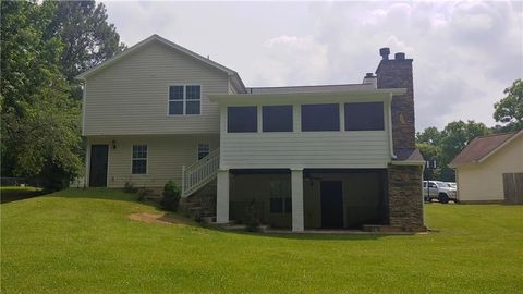 A home in Dacula