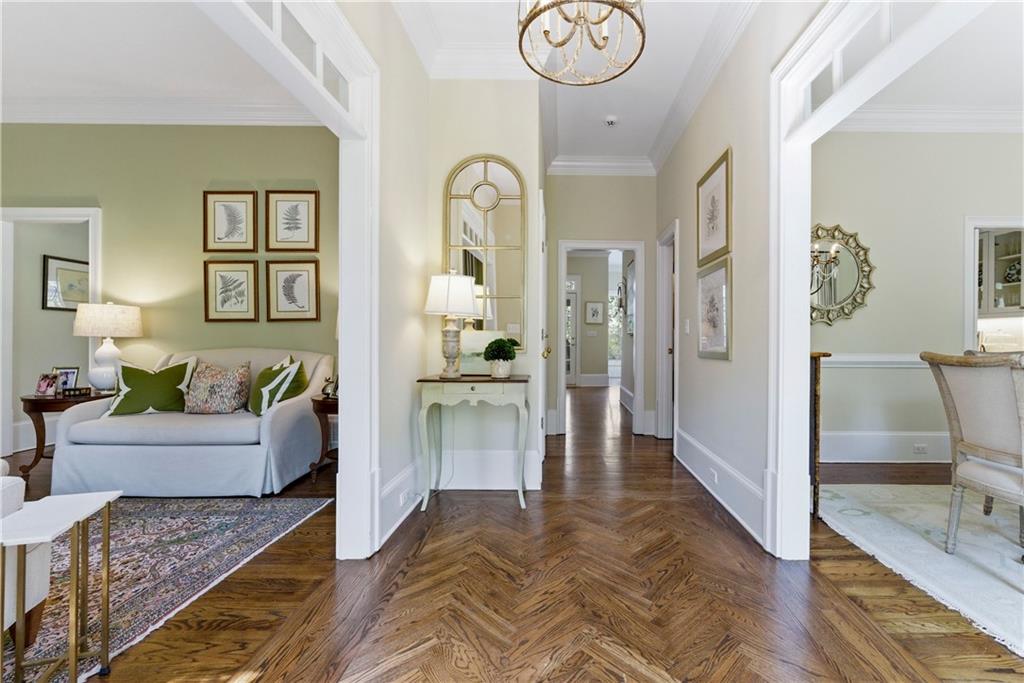 633 Longwood Drive NW