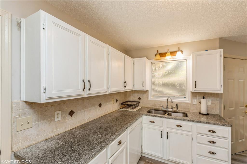 7490 Hunters Ridge Drive, Douglasville, Georgia image 6