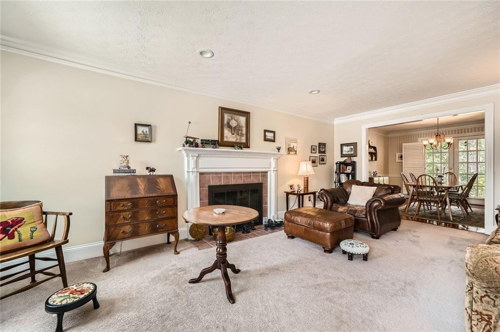 3196 Henderson Walk