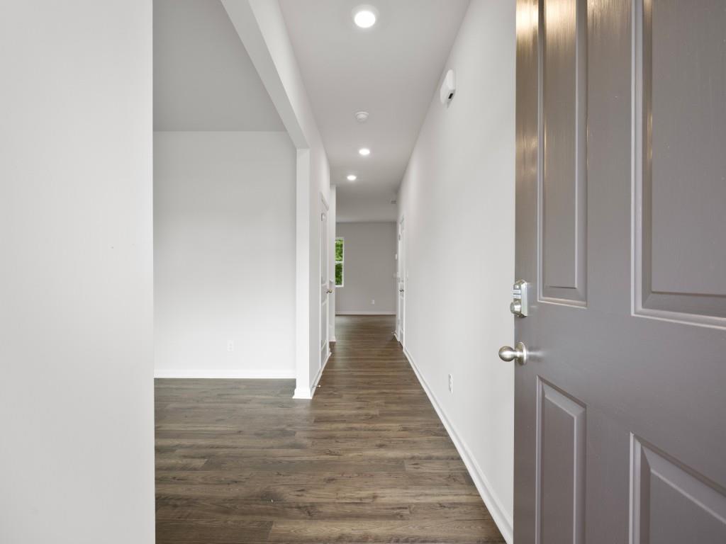 8233 Walnut Hall Drive, Fairburn, Georgia image 3