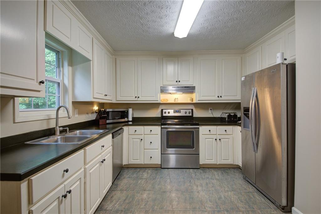 369 Fairfax Court