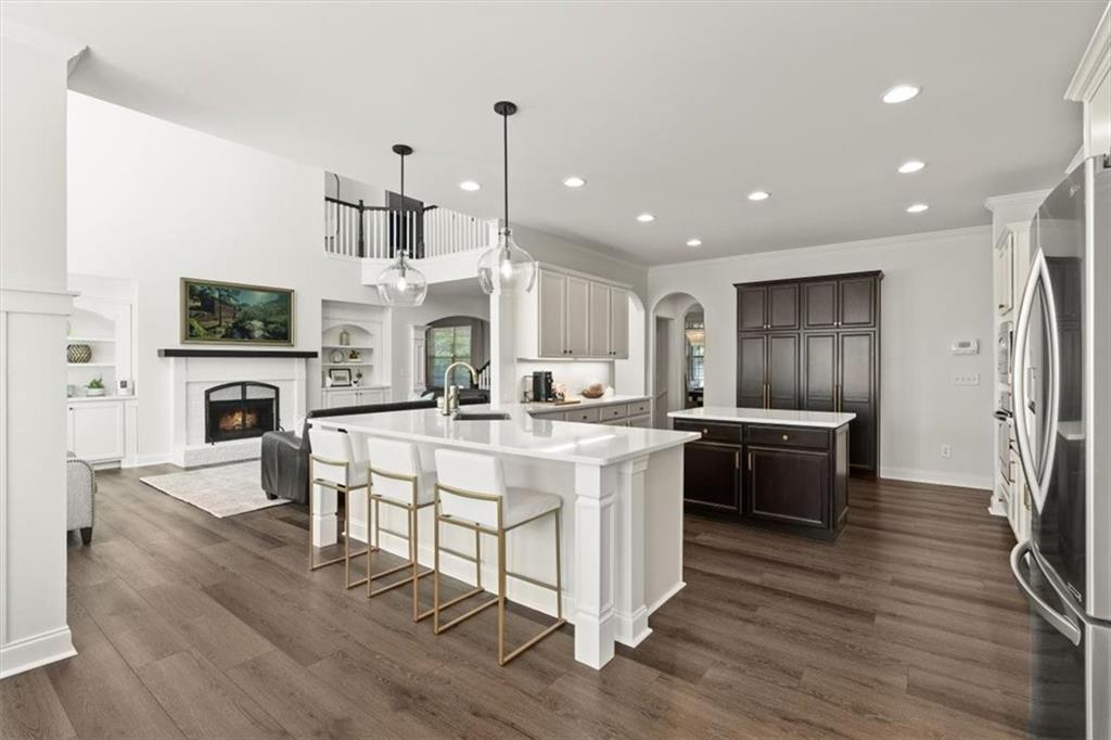 500 Lakeview Court