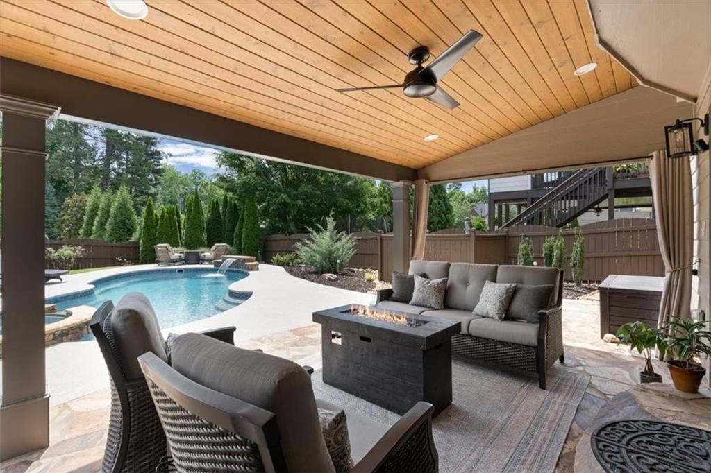 500 Lakeview Court