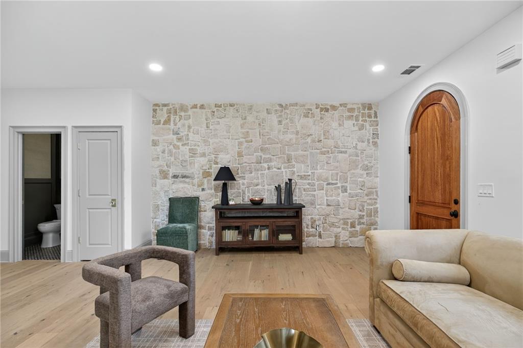 111 Lakeview Drive