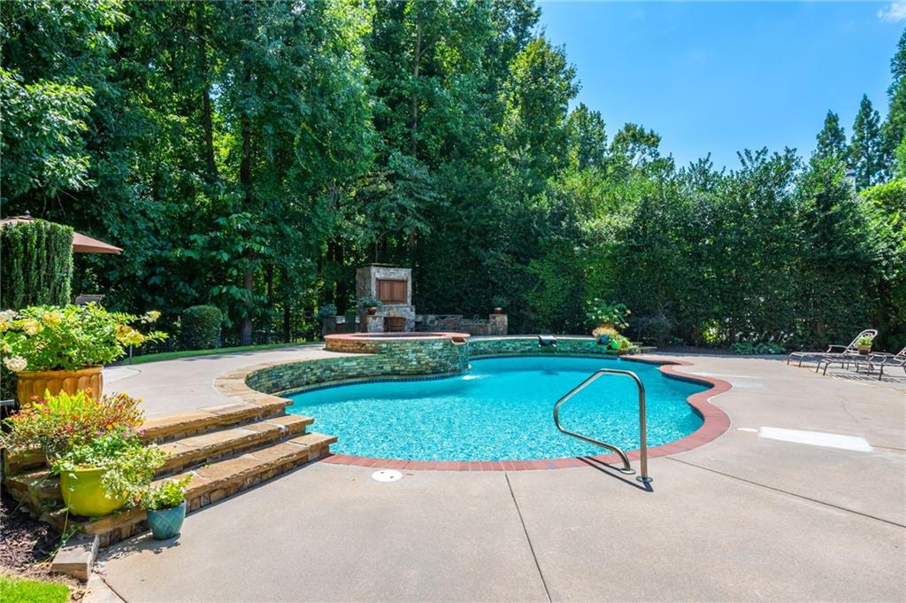 370 Majestic Cove