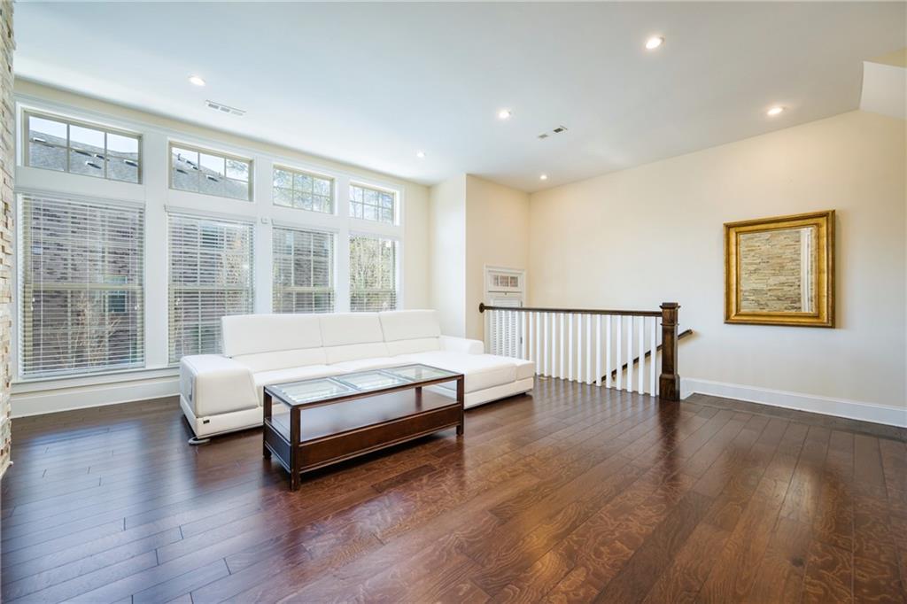 1096 Holly Avenue, Atlanta, Georgia image 3