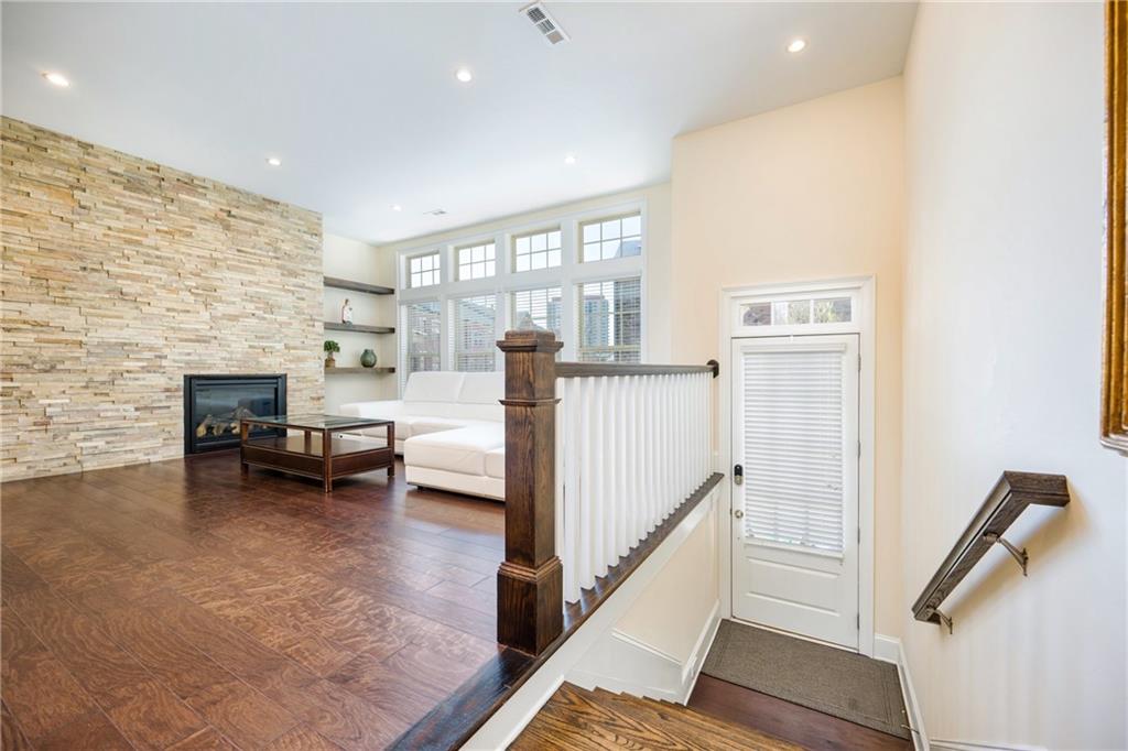 1096 Holly Avenue, Atlanta, Georgia image 2