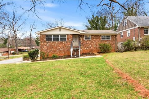Photo of 1520 Brewer Boulevard SW, Atlanta, GA 30310 (MLS # 7729152)