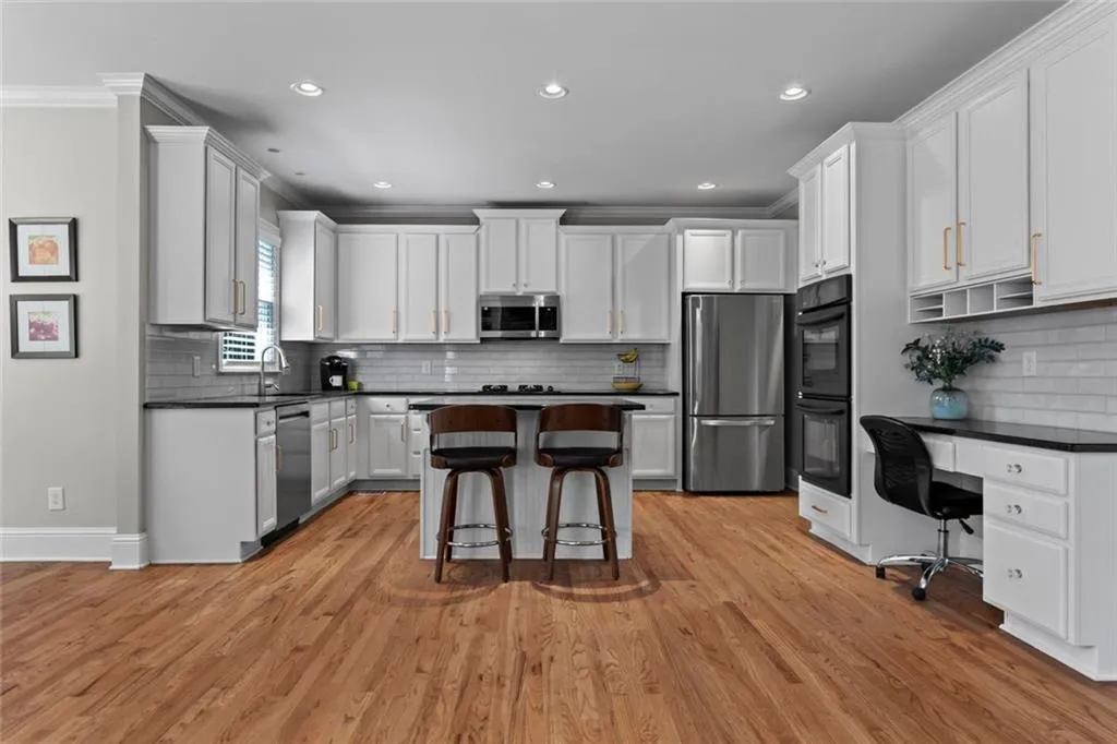 Alpharetta, Georgia 30005, United States, 5 Bedrooms Bedrooms, ,4 BathroomsBathrooms,Residential,Pending,192243