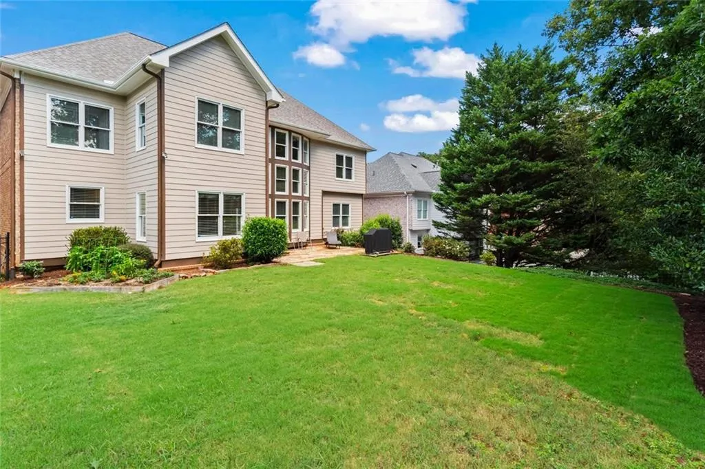 Alpharetta, Georgia 30005, United States, 5 Bedrooms Bedrooms, ,4 BathroomsBathrooms,Residential,Pending,192243