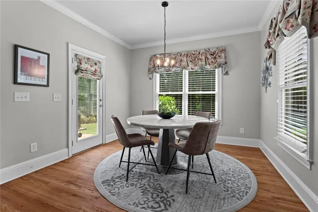 Alpharetta, Georgia 30005, United States, 5 Bedrooms Bedrooms, ,4 BathroomsBathrooms,Residential,Pending,192243