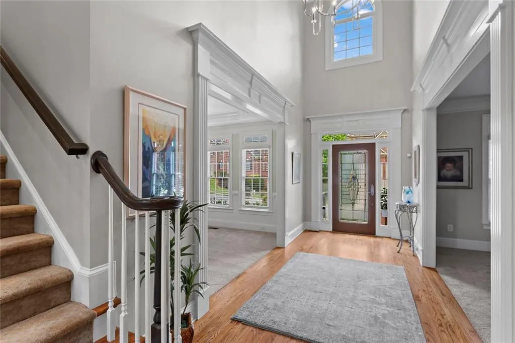 Alpharetta, Georgia 30005, United States, 5 Bedrooms Bedrooms, ,4 BathroomsBathrooms,Residential,Pending,192243