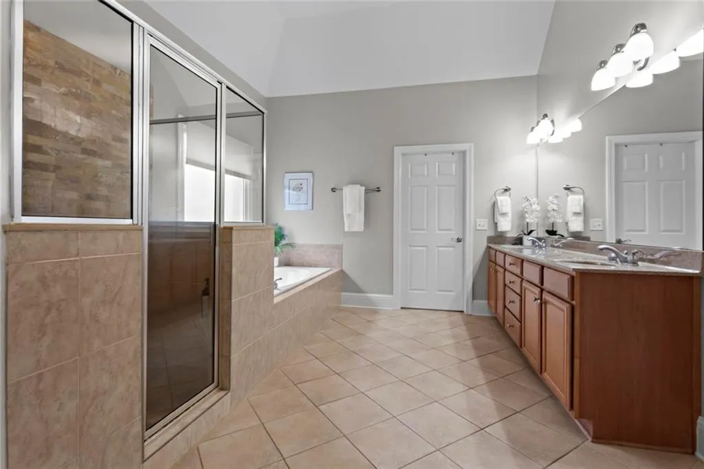 Alpharetta, Georgia 30005, United States, 5 Bedrooms Bedrooms, ,4 BathroomsBathrooms,Residential,Pending,192243