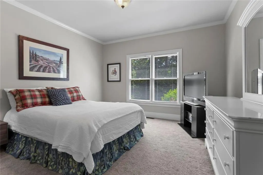 Alpharetta, Georgia 30005, United States, 5 Bedrooms Bedrooms, ,4 BathroomsBathrooms,Residential,Pending,192243